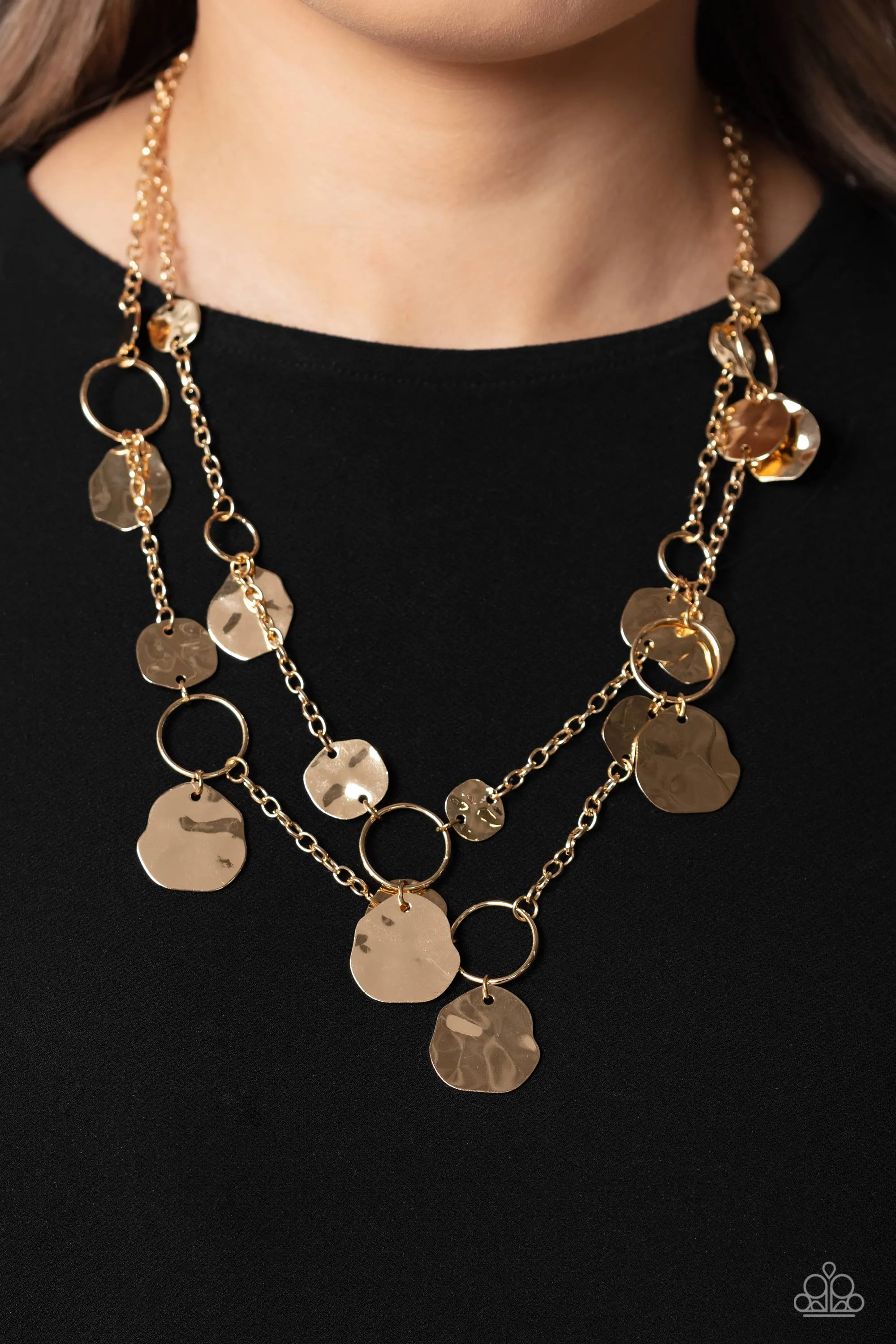 PAPARAZZI Hammered Horizons - Gold NECKLACE