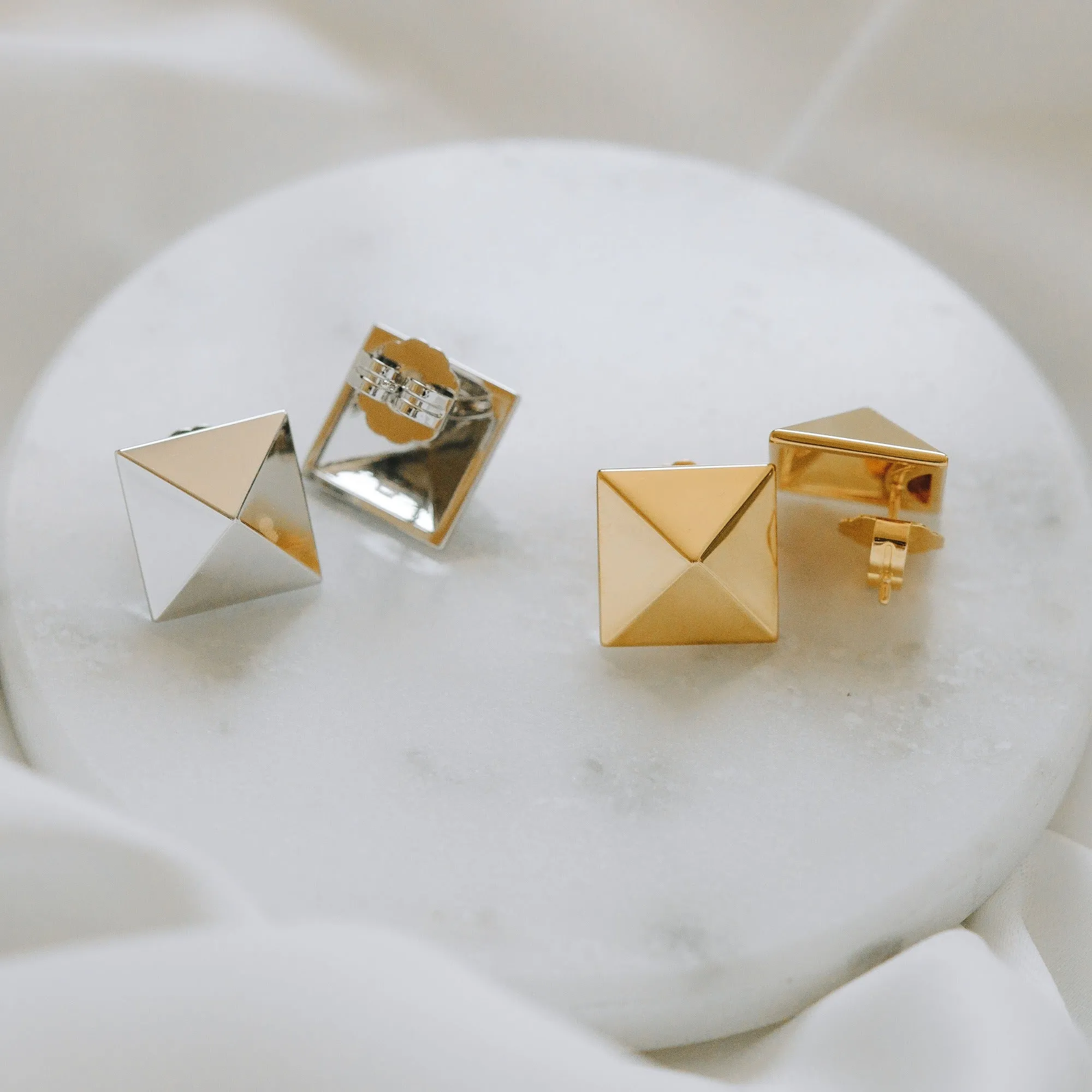 Pyramid Studs - Gold Medium