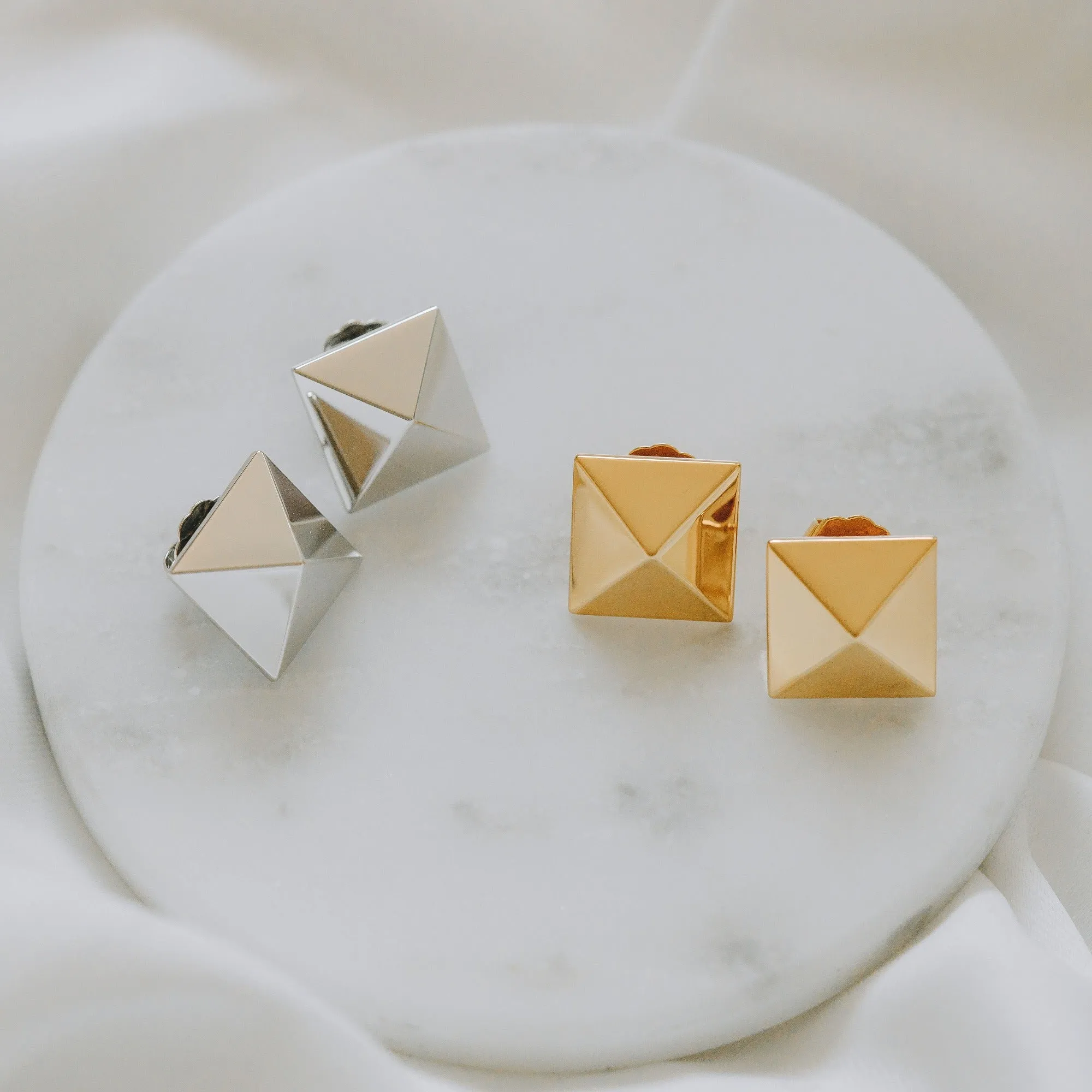 Pyramid Studs - Gold Medium