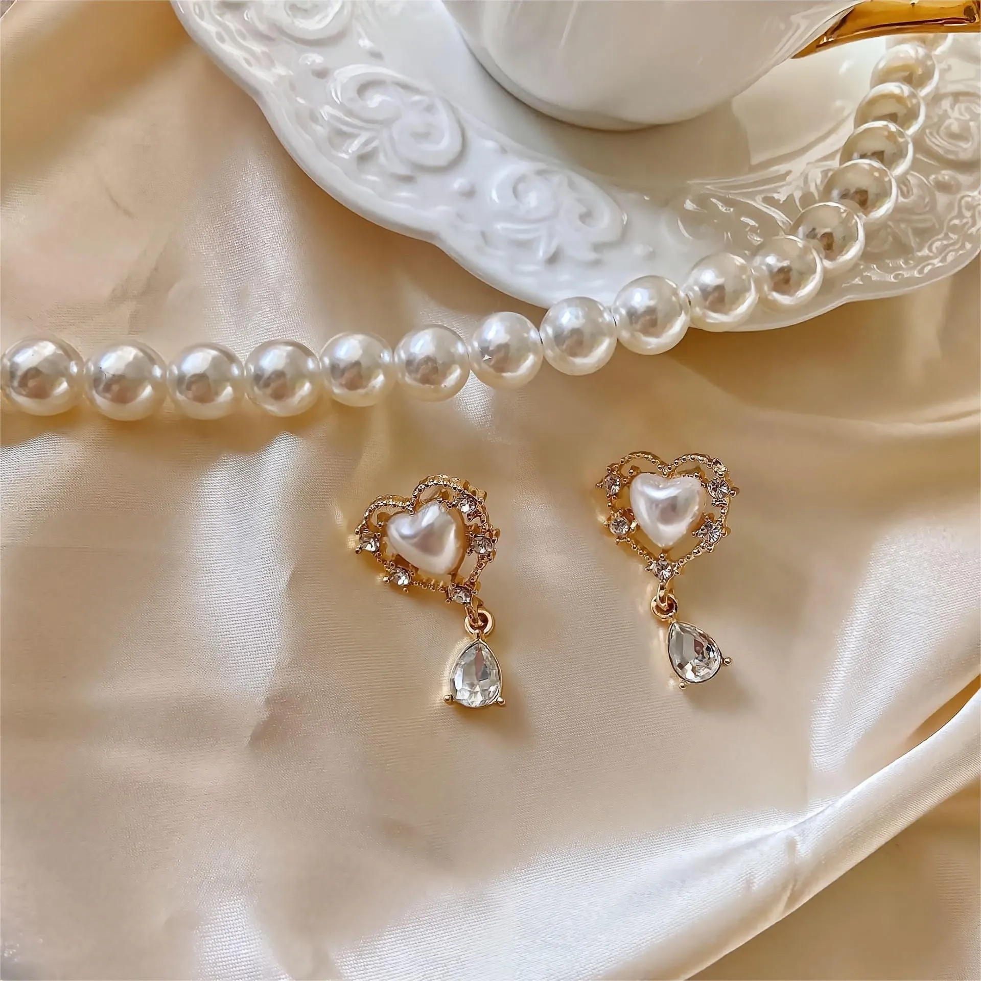 Trendy Rhinestone Pearl Heart Earrings