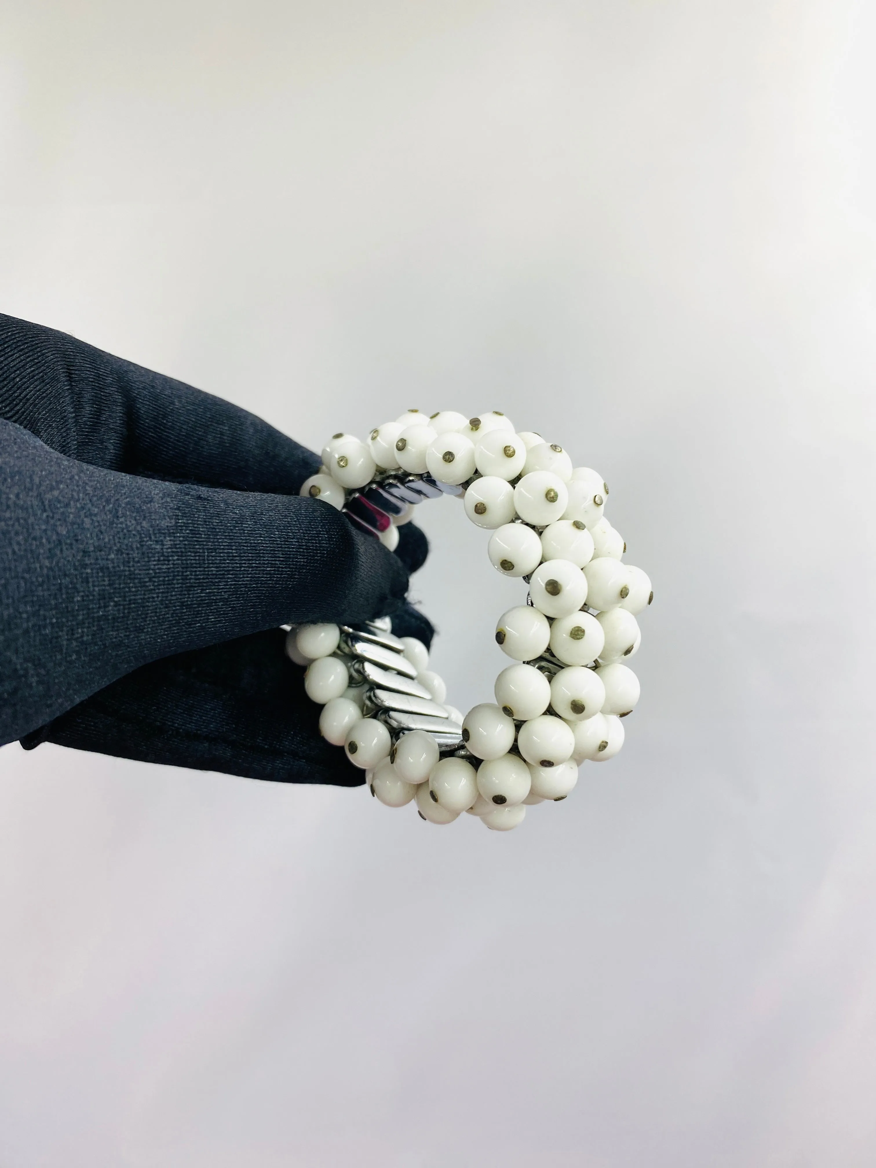 Vintage 1950s White Glass Bead Cha Cha Expansion Bracelet