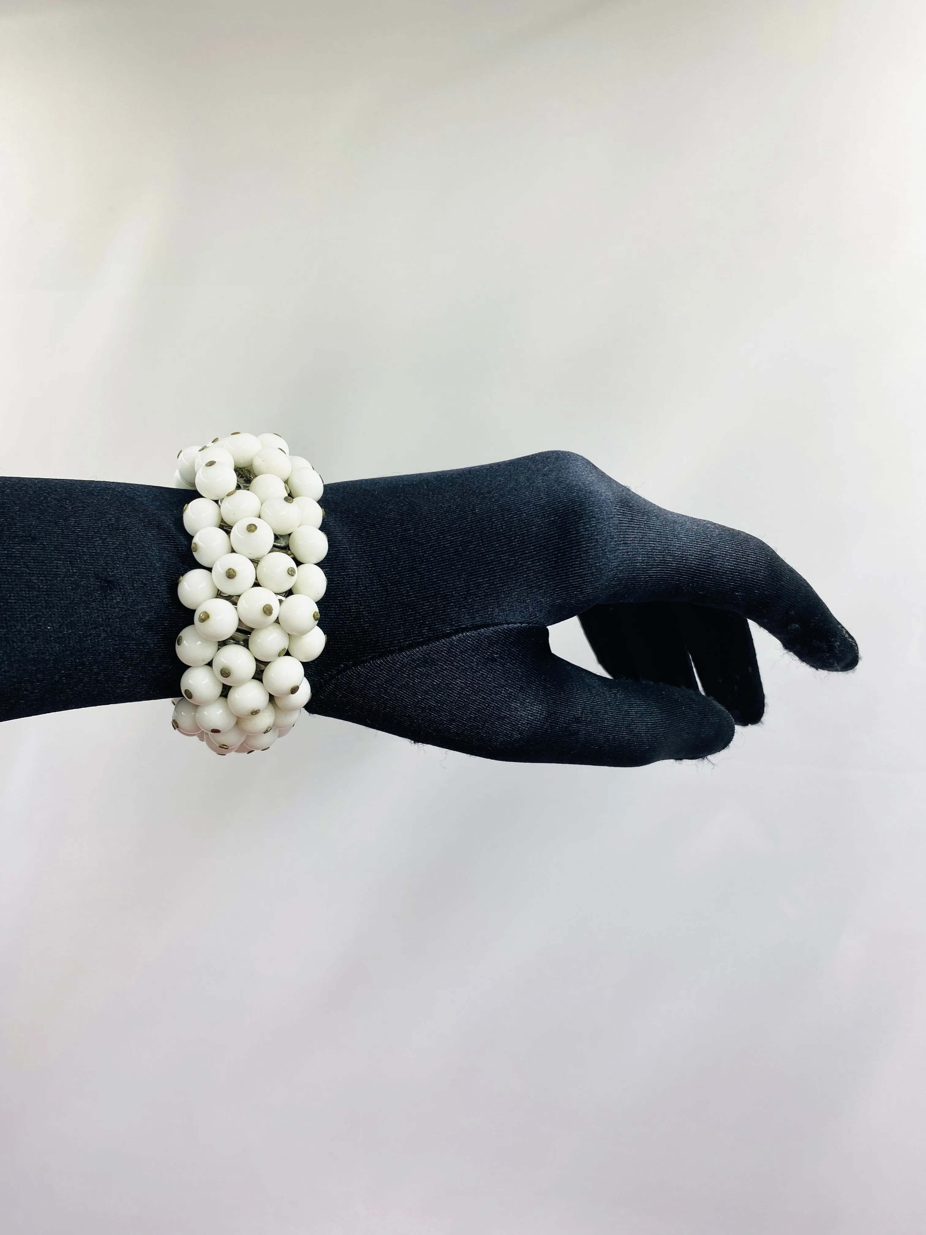 Vintage 1950s White Glass Bead Cha Cha Expansion Bracelet