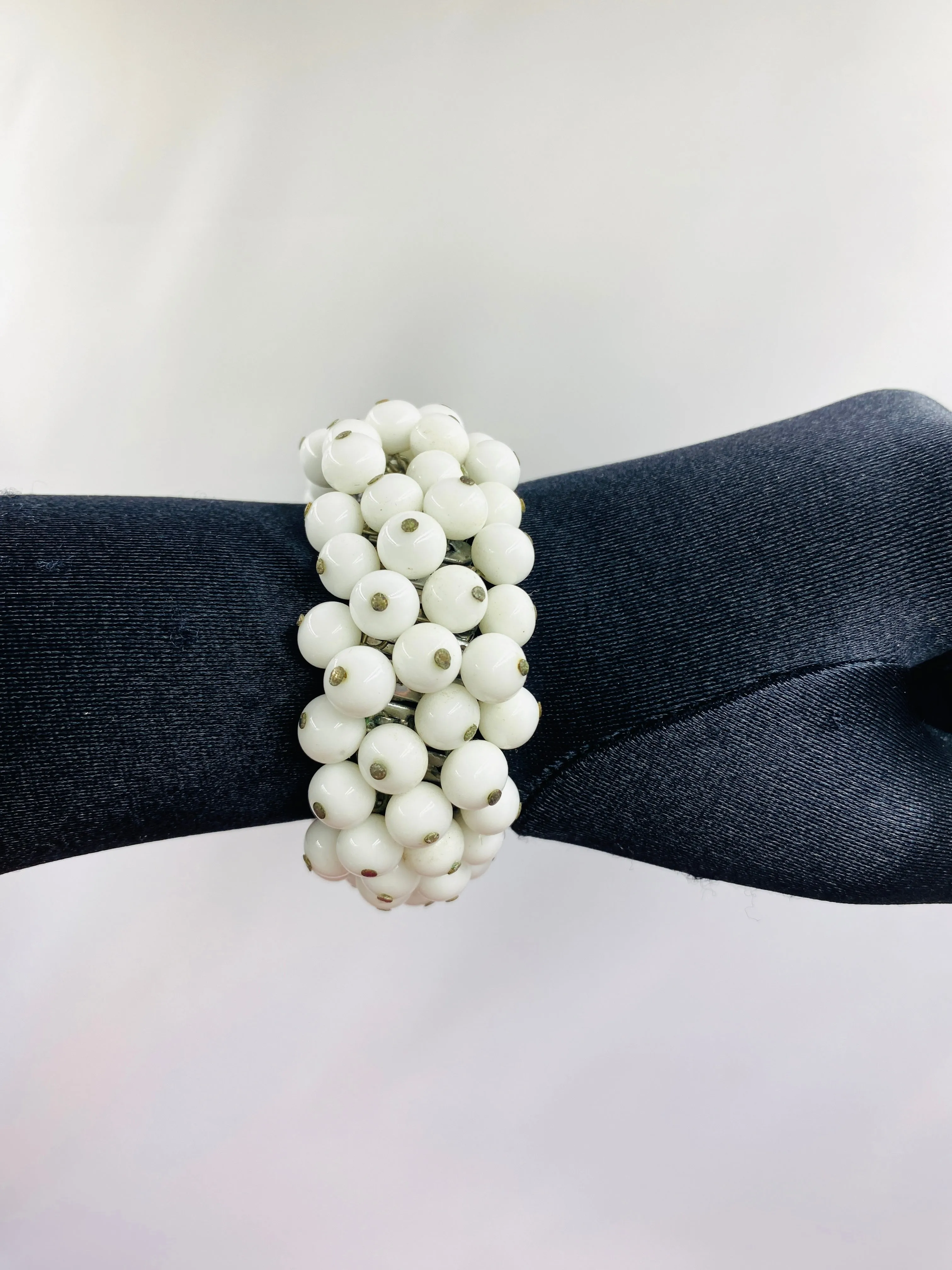 Vintage 1950s White Glass Bead Cha Cha Expansion Bracelet