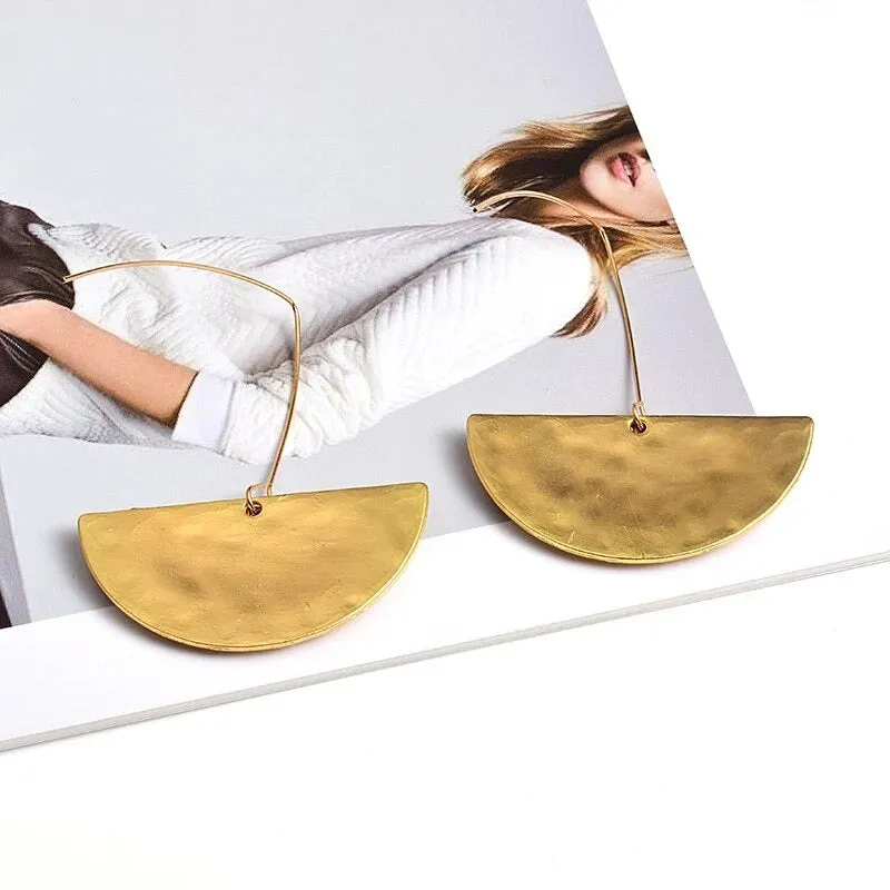 Wholesale Statement Gold Color Metal Earrings high-quality Fashion Trend Long Drop Earrings For Wmen and girls.